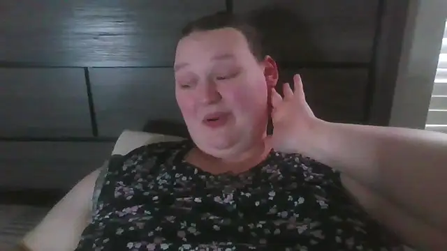 FantasyWifeBri online show from December 4, 2025, 7:35 pm