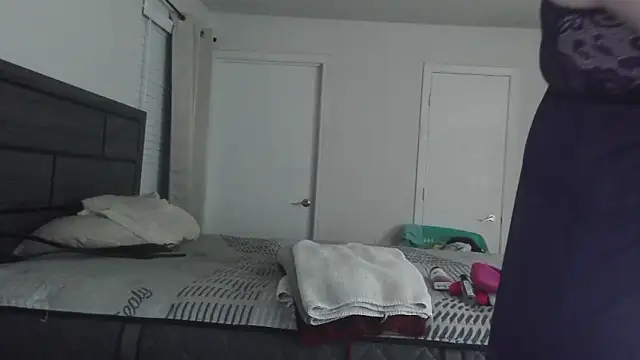 FantasyWifeBri online show from December 3, 2025, 10:42 pm