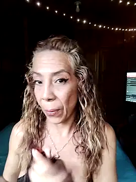 Lady Lolla11 online show from April 11, 2026, 8:45 pm