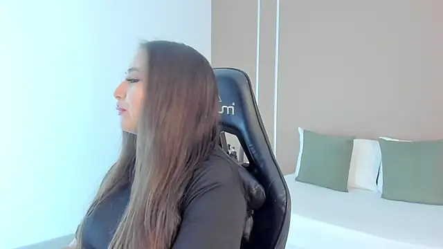 Snapshot of sophia_martinezz_ chatting on October 11, 2025, 12:28 pm sophia martinezz online show from October 11, 2025, 12:28 pm