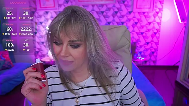 CandyLadyyy online show from April 13, 2026, 8:35 pm