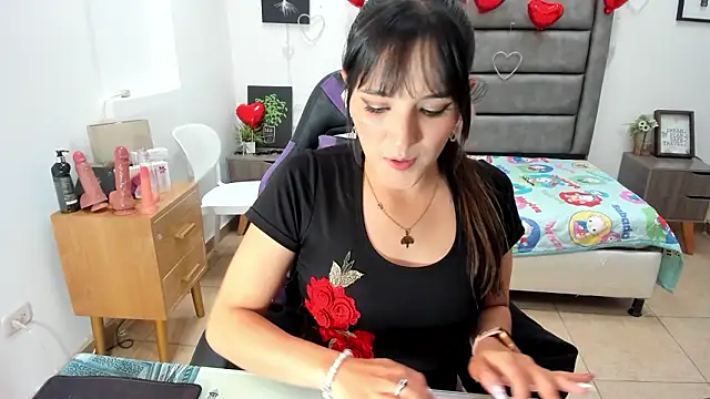 Tania Duque online show from March 13, 2026, 2:33 pm