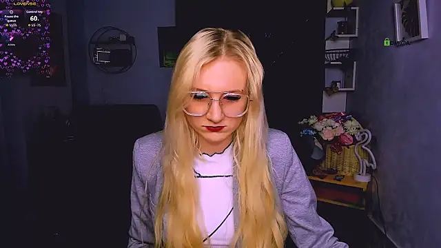 Snapshot of madam_uliis chatting on December 22, 2025, 1:55 pm madam uliis online show from December 22, 2025, 1:55 pm