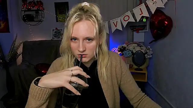 Snapshot of madam_uliis chatting on February 18, 2026, 5:42 pm madam uliis online show from February 18, 2026, 5:42 pm