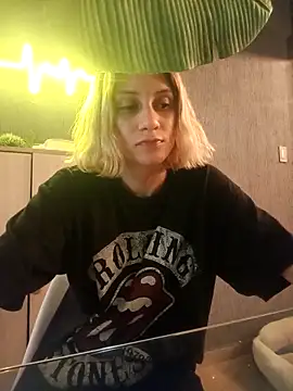 Snapshot of VictoriaLuxe chatting on September 8, 2025, 11:48 pm VictoriaLuxe online show from September 8, 2025, 11:48 pm