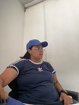 Snapshot of milu_saenz_8 chatting on March 11, 2025, 5:35 pm milu saenz 8 online show from March 11, 2025, 5:35 pm