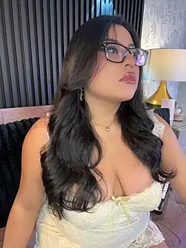 Snapshot of Alexa_Madisson chatting on April 17, 2026, 8:33 pm Alexa Madisson online show from April 17, 2026, 8:33 pm