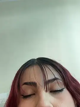 Snapshot of Ivelleee_ chatting on November 18, 2025, 8:34 pm Ivelleee online show from November 18, 2025, 8:34 pm