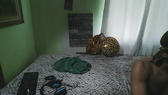 Snapshot of anthonyroth chatting on September 30, 2025, 4:57 pm anthonyroth online show from September 30, 2025, 4:57 pm