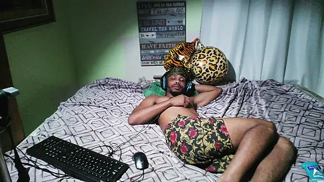 Snapshot of anthonyroth chatting on October 6, 2025, 5:52 am anthonyroth online show from October 6, 2025, 5:52 am