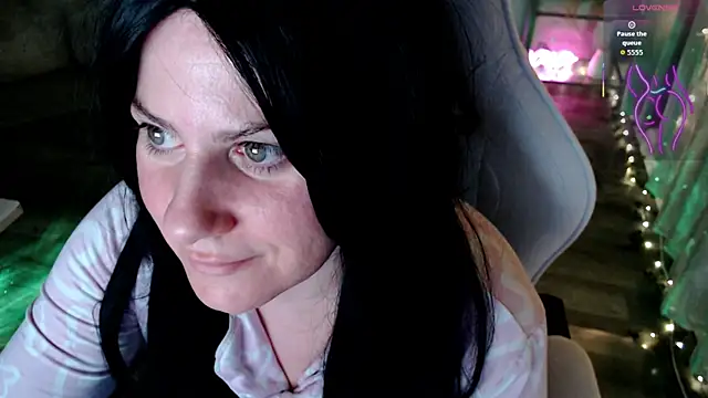 Snapshot of BellaStar84 chatting on April 15, 2026, 7:14 am BellaStar84 online show from April 15, 2026, 7:14 am