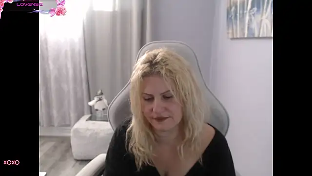 Snapshot of BellaStar84 chatting on September 26, 2025, 1:07 pm BellaStar84 online show from September 26, 2025, 1:07 pm