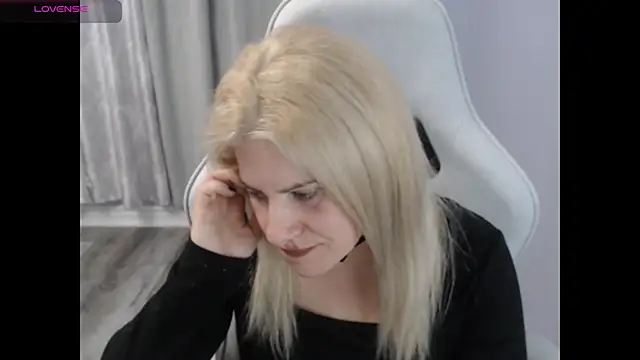 BellaStar84 online show from October 30, 2025, 1:09 pm