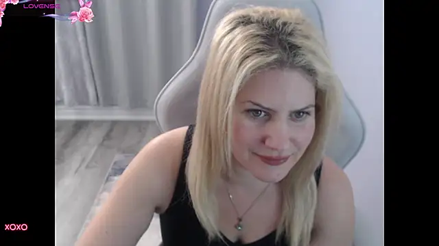 Snapshot of BellaStar84 chatting on October 9, 2025, 12:38 pm BellaStar84 online show from October 9, 2025, 12:38 pm
