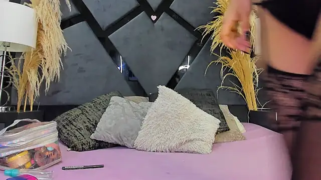 Snapshot of CamilaJohnston chatting on October 18, 2025, 8:11 pm CamilaJohnston online show from October 18, 2025, 8:11 pm