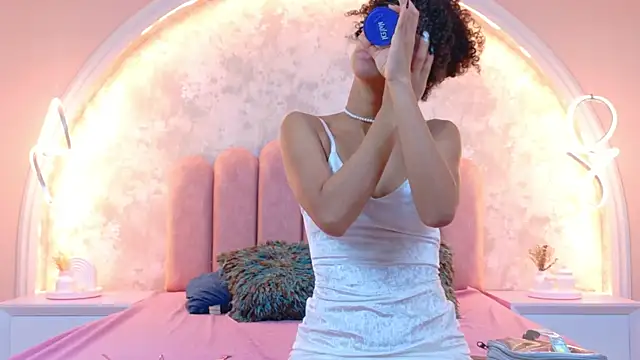 Snapshot of CamilaJohnston chatting on October 22, 2025, 9:46 pm CamilaJohnston online show from October 22, 2025, 9:46 pm