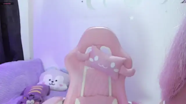 Emma cute11 online show from November 14, 2025, 9:18 pm