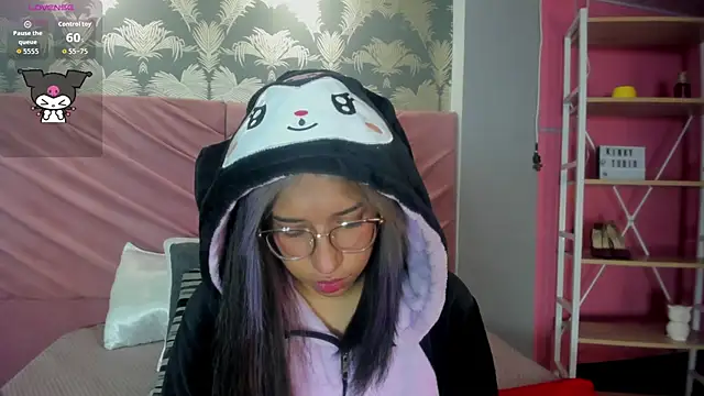 Karin Ks online show from December 5, 2025, 2:54 am