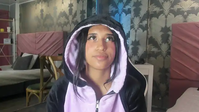 Snapshot of Karin_Ks chatting on October 6, 2025, 7:14 pm Karin Ks online show from October 6, 2025, 7:14 pm
