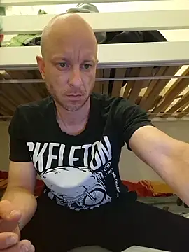 Snapshot of svenpfeifer chatting on May 9, 2026, 1:42 am svenpfeifer online show from May 9, 2026, 1:42 am