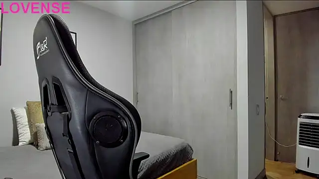 Dante Storm online show from October 19, 2025, 9:06 pm