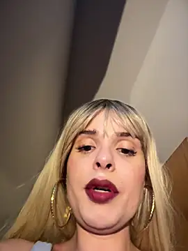 Snapshot of LoganPeny chatting on March 19, 2026, 5:40 am LoganPeny online show from March 19, 2026, 5:40 am