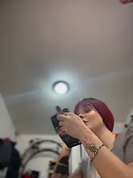 Snapshot of LoganPeny chatting on February 11, 2026, 8:25 am LoganPeny online show from February 11, 2026, 8:25 am