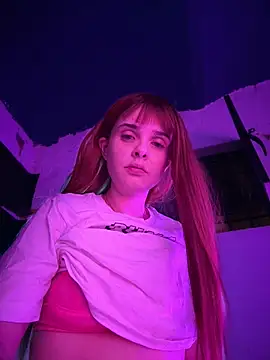 Snapshot of LoganPeny chatting on March 12, 2026, 5:13 am LoganPeny online show from March 12, 2026, 5:13 am