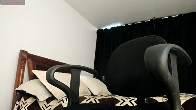 Hat girl online show from May 12, 2026, 9:43 pm