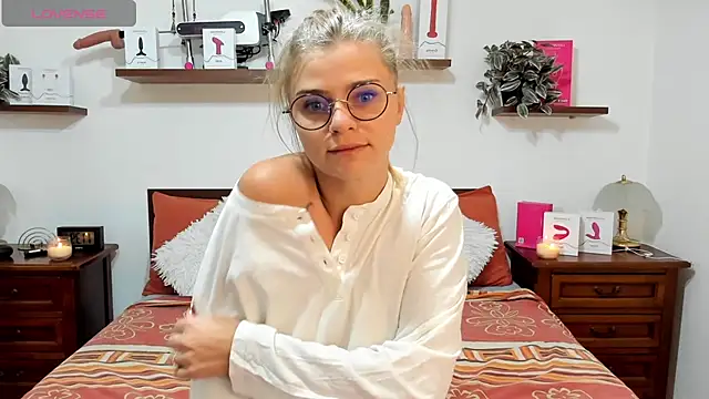 Snapshot of HaleyReedme chatting on October 5, 2025, 9:44 am HaleyReedme online show from October 5, 2025, 9:44 am