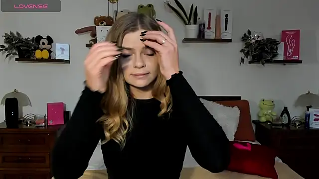 HaleyReedme online show from November 13, 2025, 7:56 am