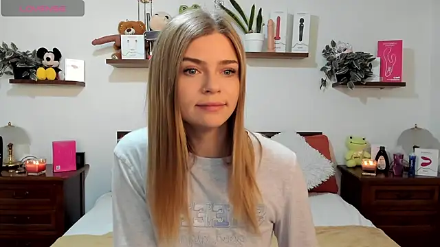 HaleyReedme online show from November 11, 2025, 7:47 am