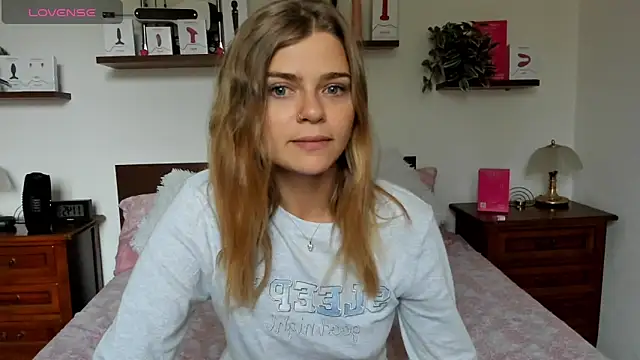 Snapshot of HaleyReedme chatting on September 26, 2025, 9:49 am HaleyReedme online show from September 26, 2025, 9:49 am