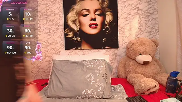 nataliaesmith 24 online show from November 18, 2025, 6:33 pm