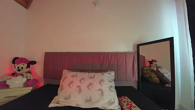 Snapshot of kitty-kryss chatting on September 10, 2025, 1:10 pm kitty-kryss online show from September 10, 2025, 1:10 pm