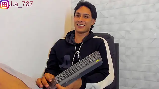 Snapshot of Stone_grey1_ chatting on March 20, 2025, 8:53 am Stone grey1 online show from March 20, 2025, 8:53 am