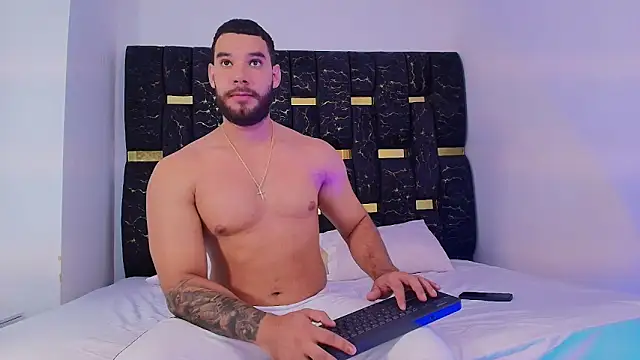 Snapshot of chris_blake__ chatting on November 24, 2025, 6:08 pm chris blake online show from November 24, 2025, 6:08 pm