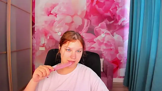 AngelinaLow online show from May 17, 2026, 5:29 am