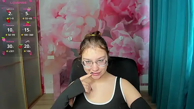 AngelinaLow online show from October 13, 2025, 11:23 am