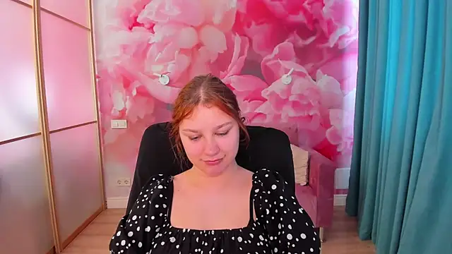 AngelinaLow online show from May 25, 2026, 11:31 am