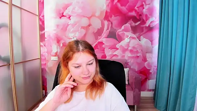 AngelinaLow online show from May 18, 2026, 11:26 am