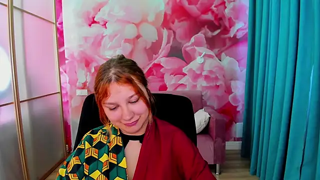 AngelinaLow online show from May 11, 2026, 4:04 pm
