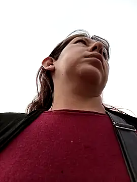 Snapshot of lily57 chatting on March 12, 2025, 10:28 pm lily57 online show from March 12, 2025, 10:28 pm