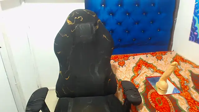 latina bigboos25 online show from April 23, 2026, 9:49 pm