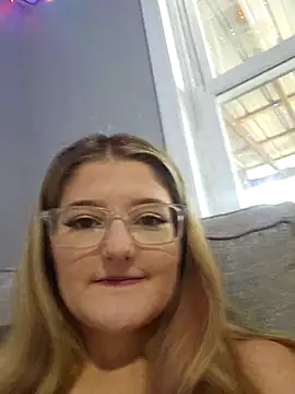 Snapshot of eyesthatsparkle22 chatting on September 18, 2025, 7:50 pm eyesthatsparkle22 online show from September 18, 2025, 7:50 pm