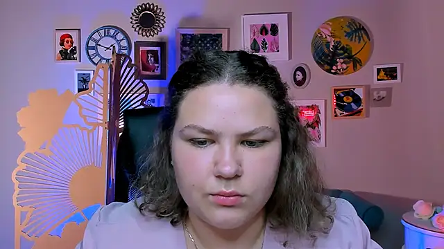 Snapshot of FlorenceAnderson chatting on September 23, 2025, 9:16 am FlorenceAnderson online show from September 23, 2025, 9:16 am