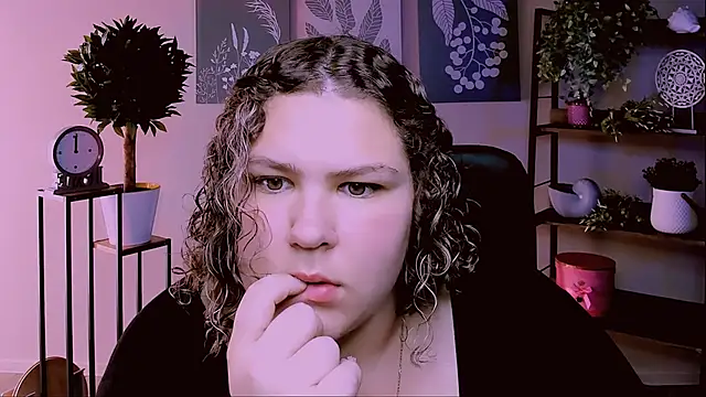 Snapshot of FlorenceAnderson chatting on September 10, 2025, 9:08 am FlorenceAnderson online show from September 10, 2025, 9:08 am