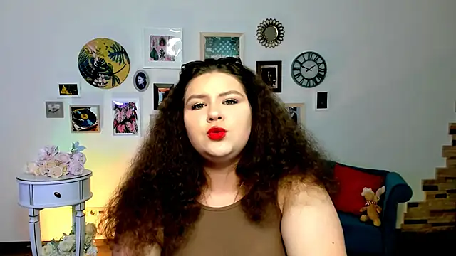 Snapshot of FlorenceAnderson chatting on March 22, 2025, 3:53 pm FlorenceAnderson online show from March 22, 2025, 3:53 pm