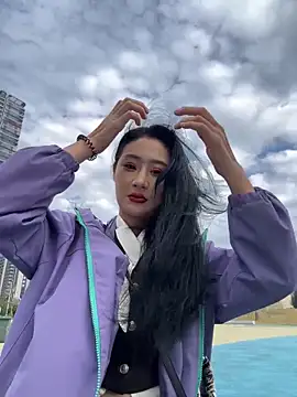 Snapshot of linger-23 chatting on December 18, 2025, 7:13 am linger-23 online show from December 18, 2025, 7:13 am