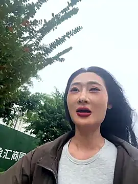 Snapshot of linger-23 chatting on October 25, 2025, 7:29 am linger-23 online show from October 25, 2025, 7:29 am